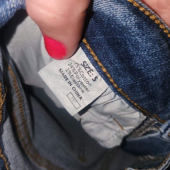 Ripped hole, flower pattern, embroidered women's boyfriend jeans - Picture 10 of 15